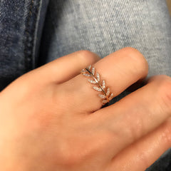 wreath band with diamonds in 14k rose gold
