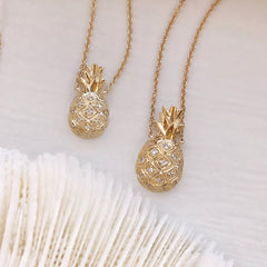 two different sizes of pineapple necklace are available