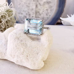 unique one of a kind aquamarine and diamond ring