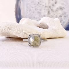 White gold and rustic daimond ring